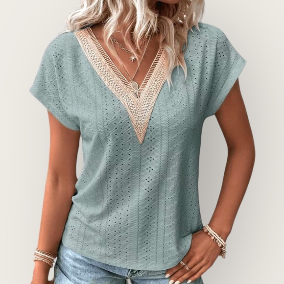 Embroidered Lace V Neck Boho Eyelet Short Sleeve Short M L XL Nwt - Picture 4 of 5